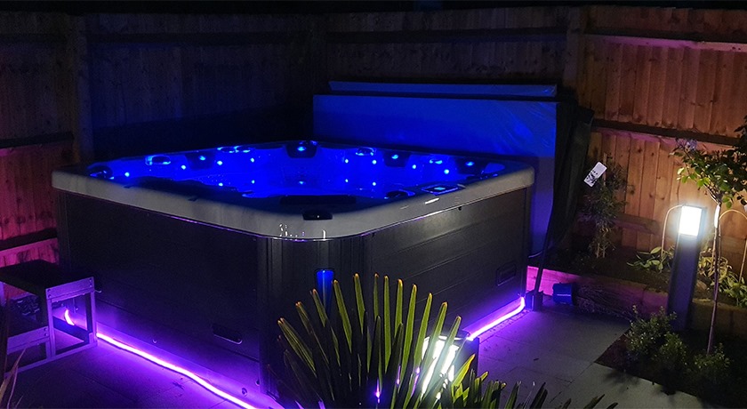 Hot tub with lights