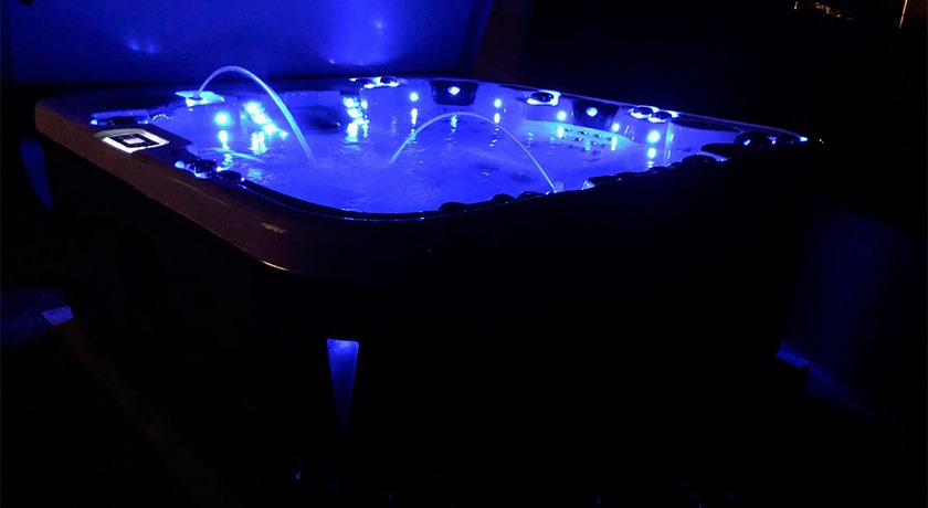 Hot tub fountain lights