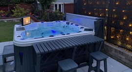 Hot tub with bar