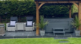 Hot tub under pergola