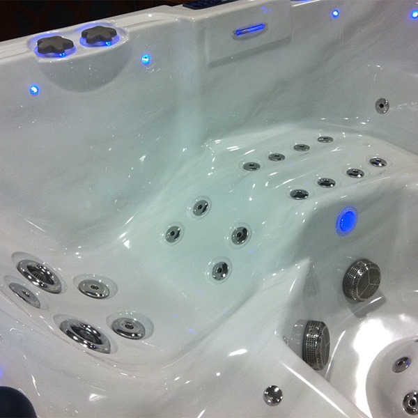 Theatre hot tub seat