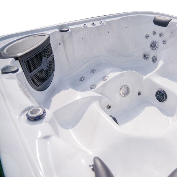 Burmuda 6-7 Person Hot Tub 