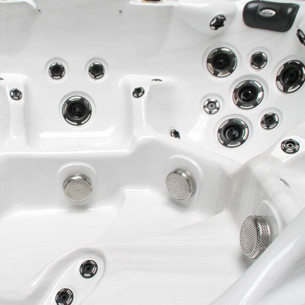 Six seater hot tub with 105 jets
