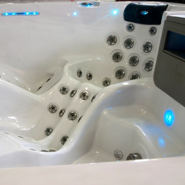 Tahiti 6 Seater Hot Tub SMART TV version