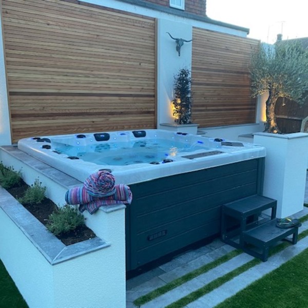 Garden hot tub