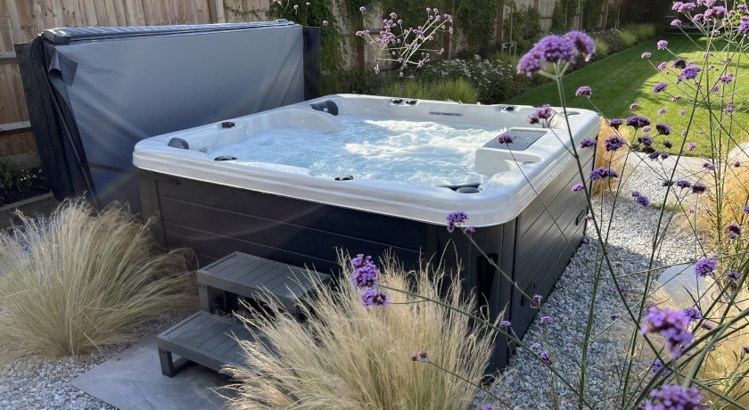 are hot tubs good for your skin