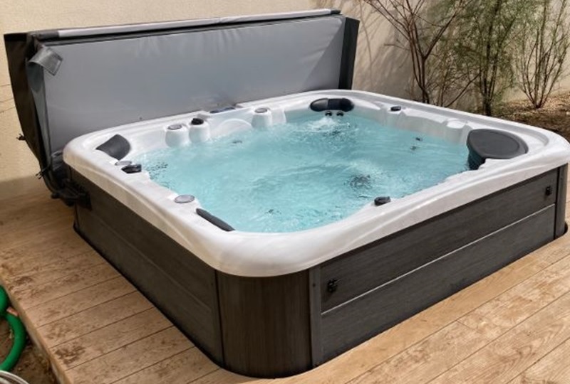 Plug & Play Hot Tub