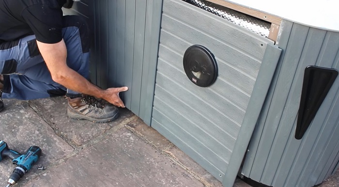 Removing a hot tub side panel